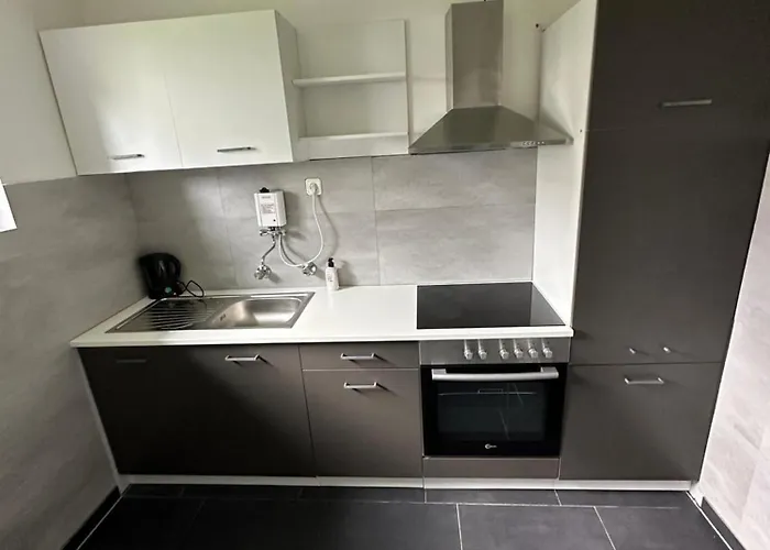 Schoene Am Rot-weiss Stadion E04 Und E01 * 埃森